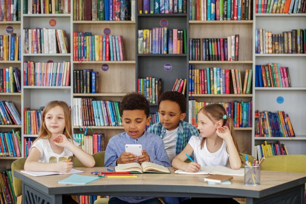 Classroom library organization can make or break the effectiveness of kids interact with the books in your classroom. 